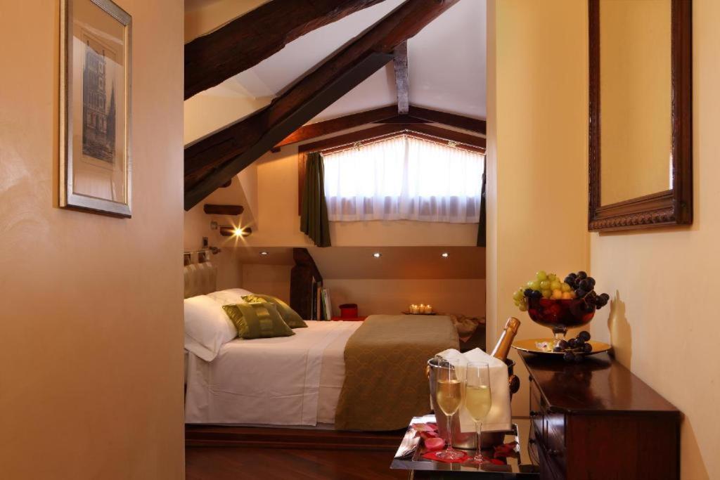 Accademia - Maravege 3* Venice